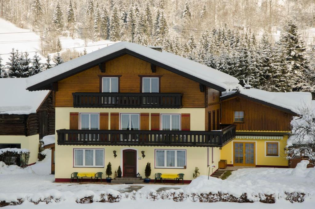 Haus Dachstein Schnitzer Hotel Eben Im Pongau Exterior photo